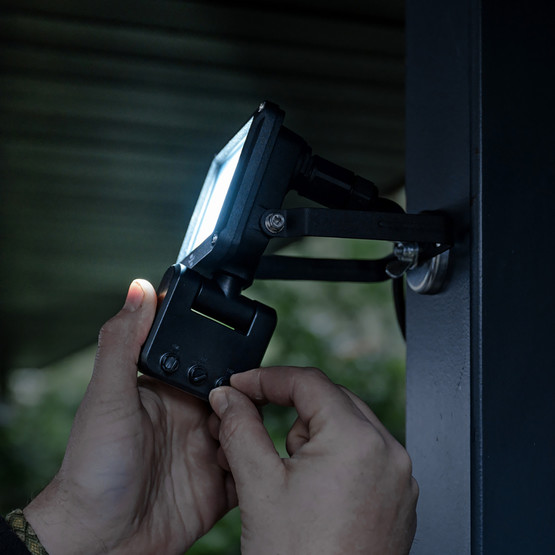 LED Dış Mekan Hareket Sensörlü Projektör - 1150 lm, IP65, 6500K
