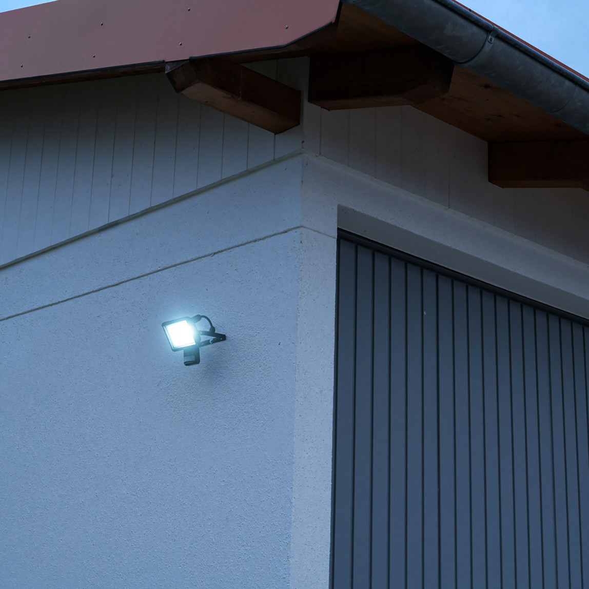     LED Dış Mekan Hareket Sensörlü Projektör - 2300 lm, IP65, 6500K
 