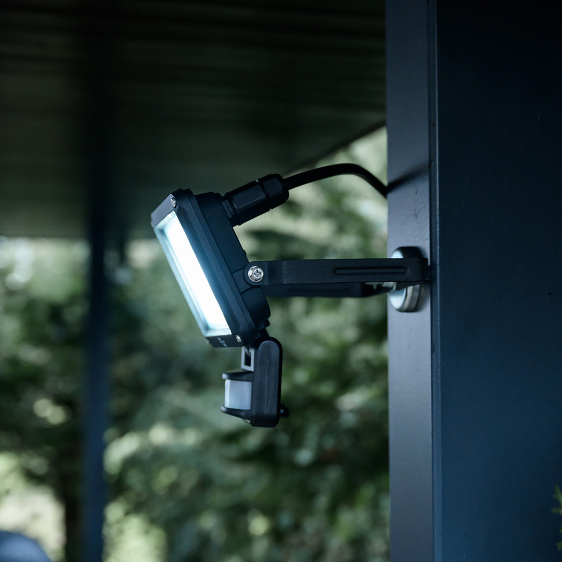   LED Dış Mekan Hareket Sensörlü Projektör - 2300 lm, IP65, 6500K 