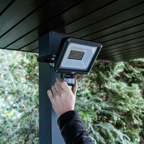 LED Dış Mekan Hareket Sensörlü Projektör - 3450 lm, IP65, 6500K
