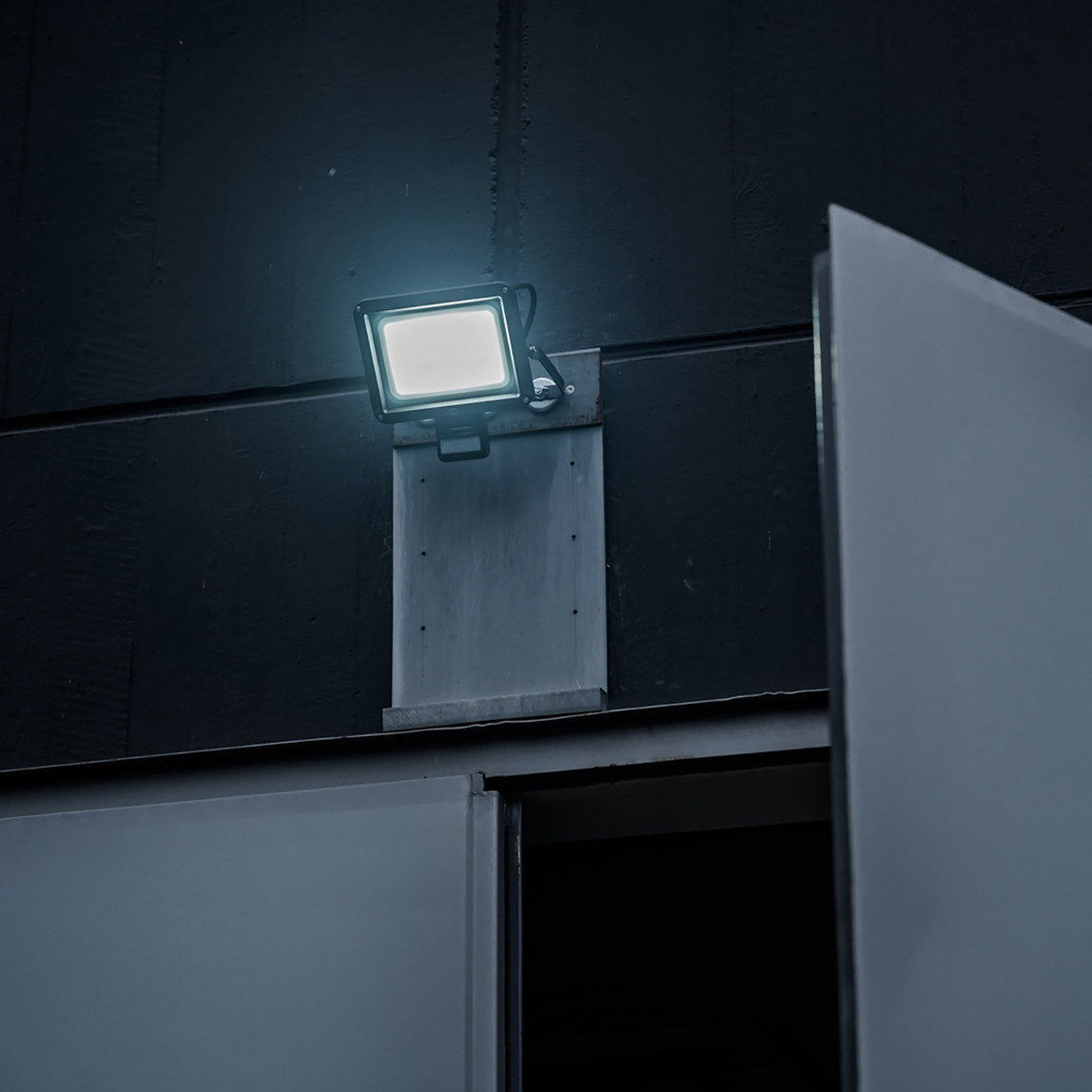    LED Dış Mekan Hareket Sensörlü Projektör - 5800 lm, IP65, 6500K 