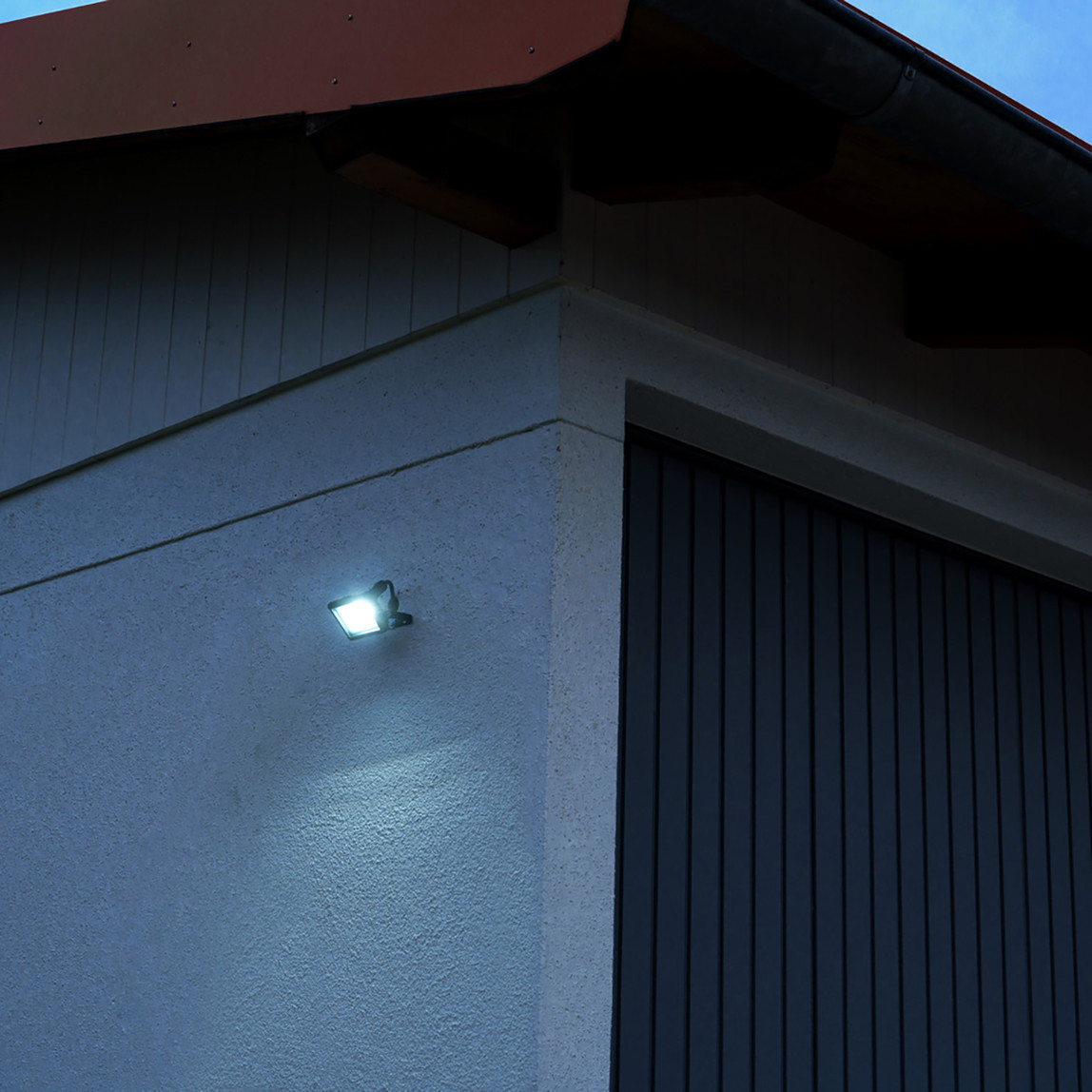    Brennenstuhl Led Dış Mekan Projektör JARO 1060 IP65 6500K 
