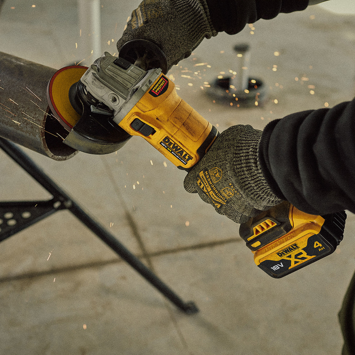    Dewalt Dcg407M2T-Qw 18V Xr Kömürsüz 4Ah Çift Akülü Avuç Taşlama 