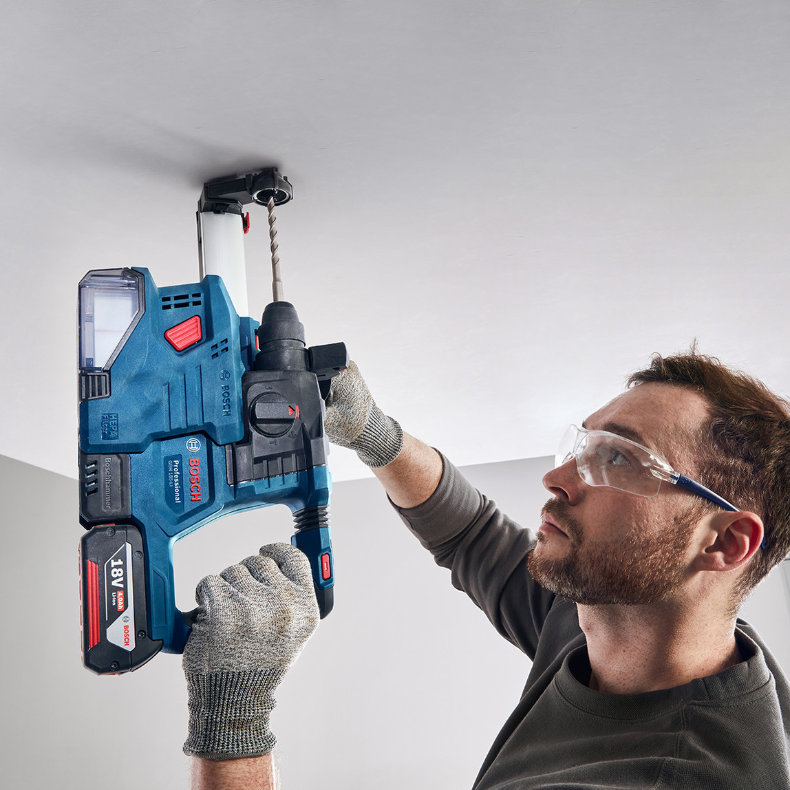    Bosch GSR18V45+GWS18V8+GBH18V22+3x4Ah+GAL18V40 Profesyonel 3'lü Makine Seti   