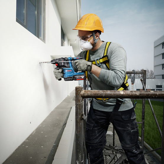 Bosch 0615A5007L GSR18V45+GWS18V8+GBH18V22+2x4Ah+GAL18V40 Profesyonel Makine Seti  