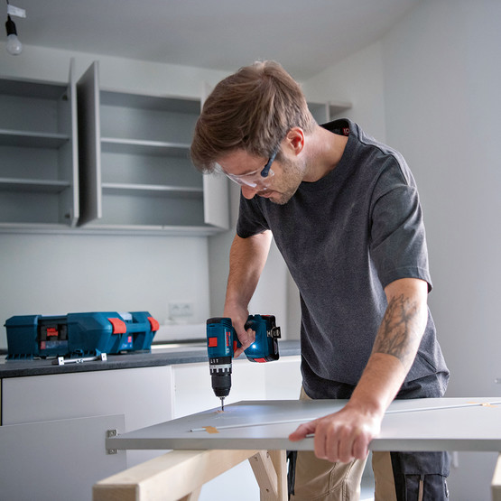 Bosch GSB 18V-45 2 xGBA 18V 2.0Ah Akülü Vidalama (63 Parça Aksesuar Setli)