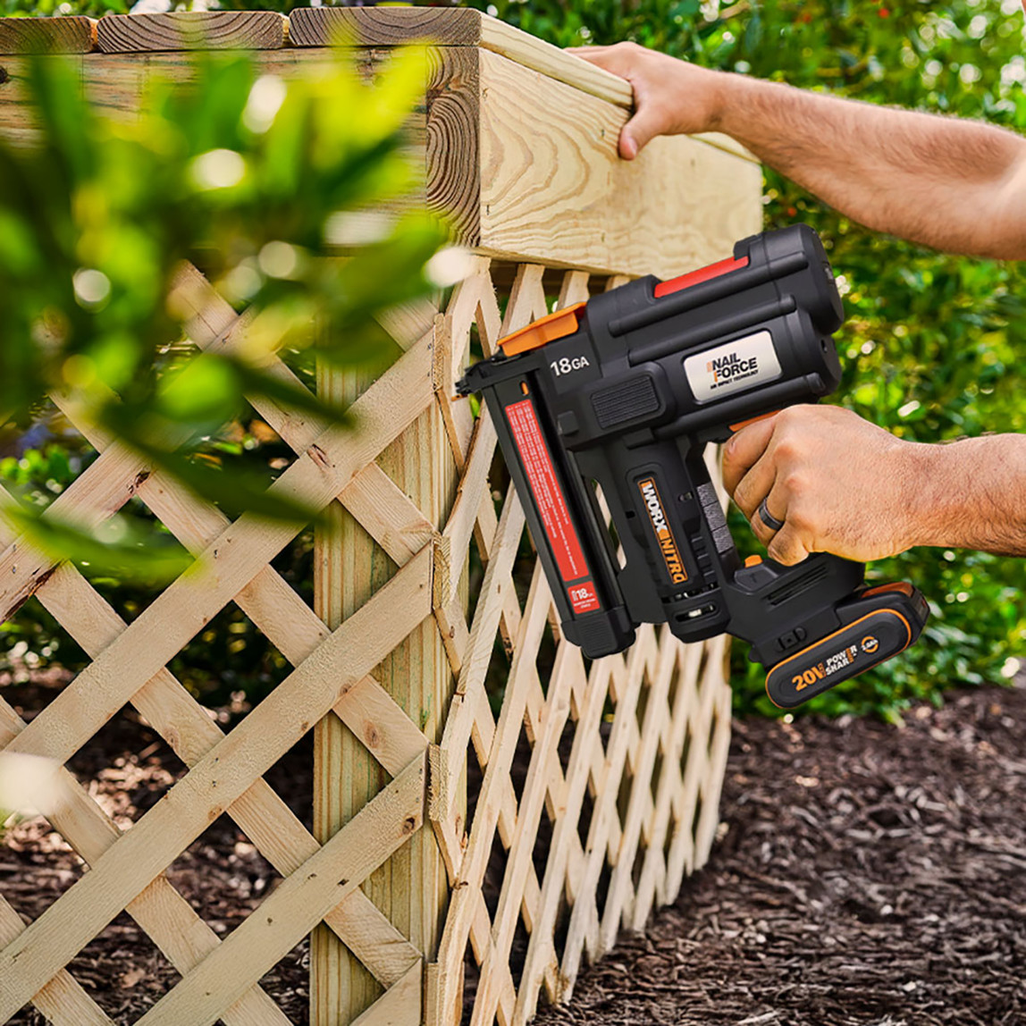    WORX WX844 20Volt/2.0Ah Li-ion 16-40mm Profesyonel Şarjlı Zımba Makinesi + 2700 Adet Yedek Zımba  