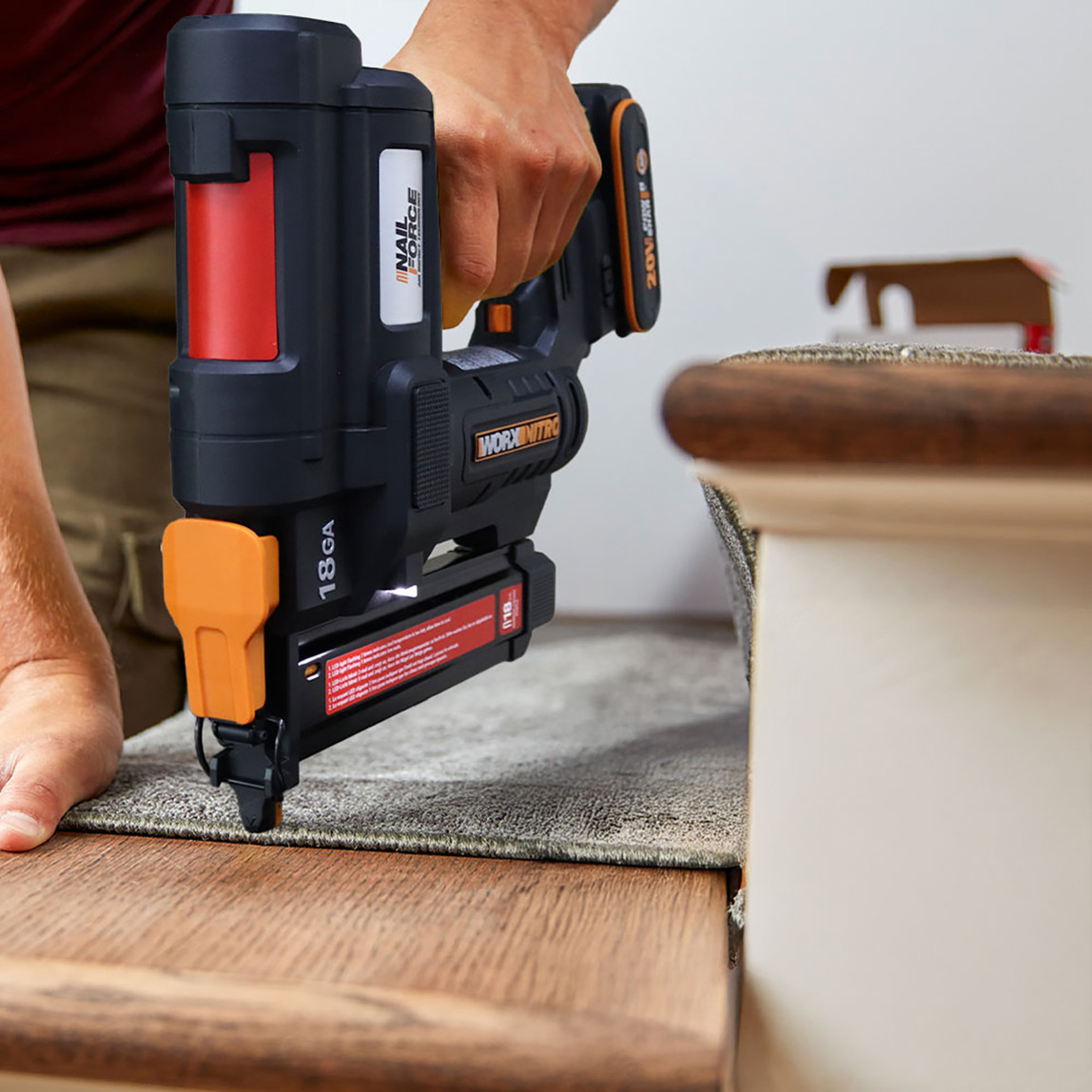    WORX WX844 20Volt/2.0Ah Li-ion 16-40mm Profesyonel Şarjlı Zımba Makinesi + 2700 Adet Yedek Zımba  