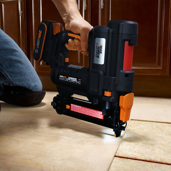 WORX WX844 20Volt/2.0Ah Li-ion 16-40mm Profesyonel Şarjlı Zımba Makinesi + 2700 Adet Yedek Zımba 