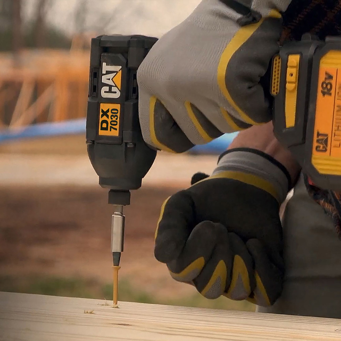    Cat DXK201 18Volt/2.0Ah Li-ion Çift Akülü Kömürsüz Profesyonel Şarjlı Darbeli Matkap + DX7030 Kömürsüz Darbeli Tornavida + DA01903 201 Parça Uç Seti Kombo Set 