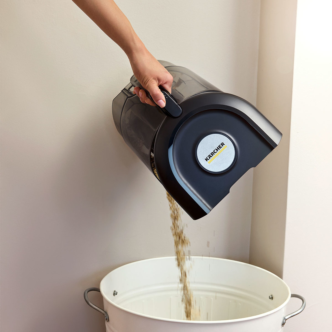    Karcher VCC 4 Cyclonex BW Toz Torbasız Elektrikli Süpürge 