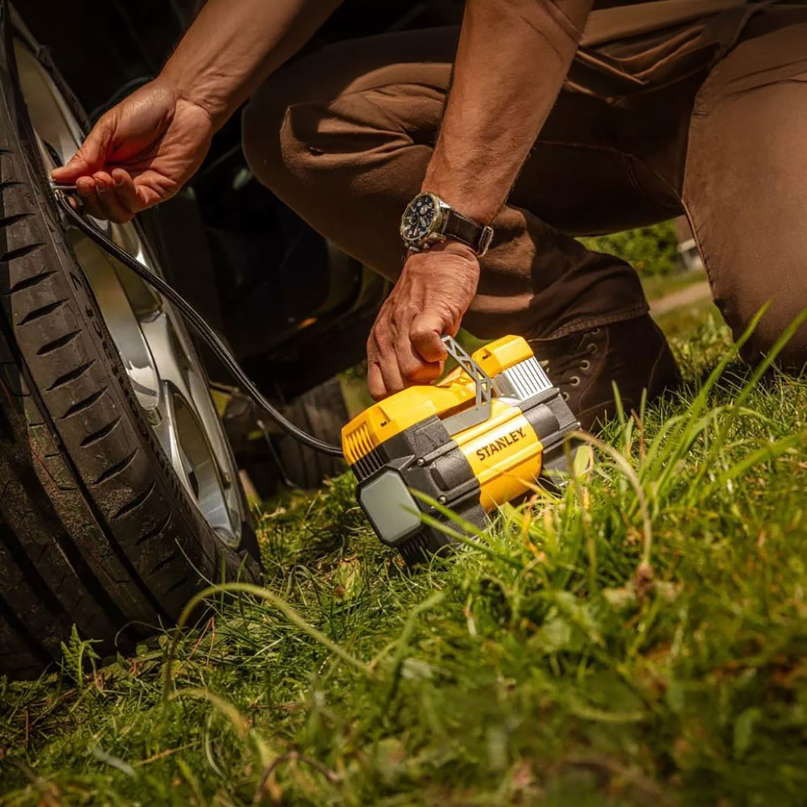    Stanley SXIF0001 12Volt 150 PSI Dijital Basınç Göstergeli Lastik Şişirme Pompası 