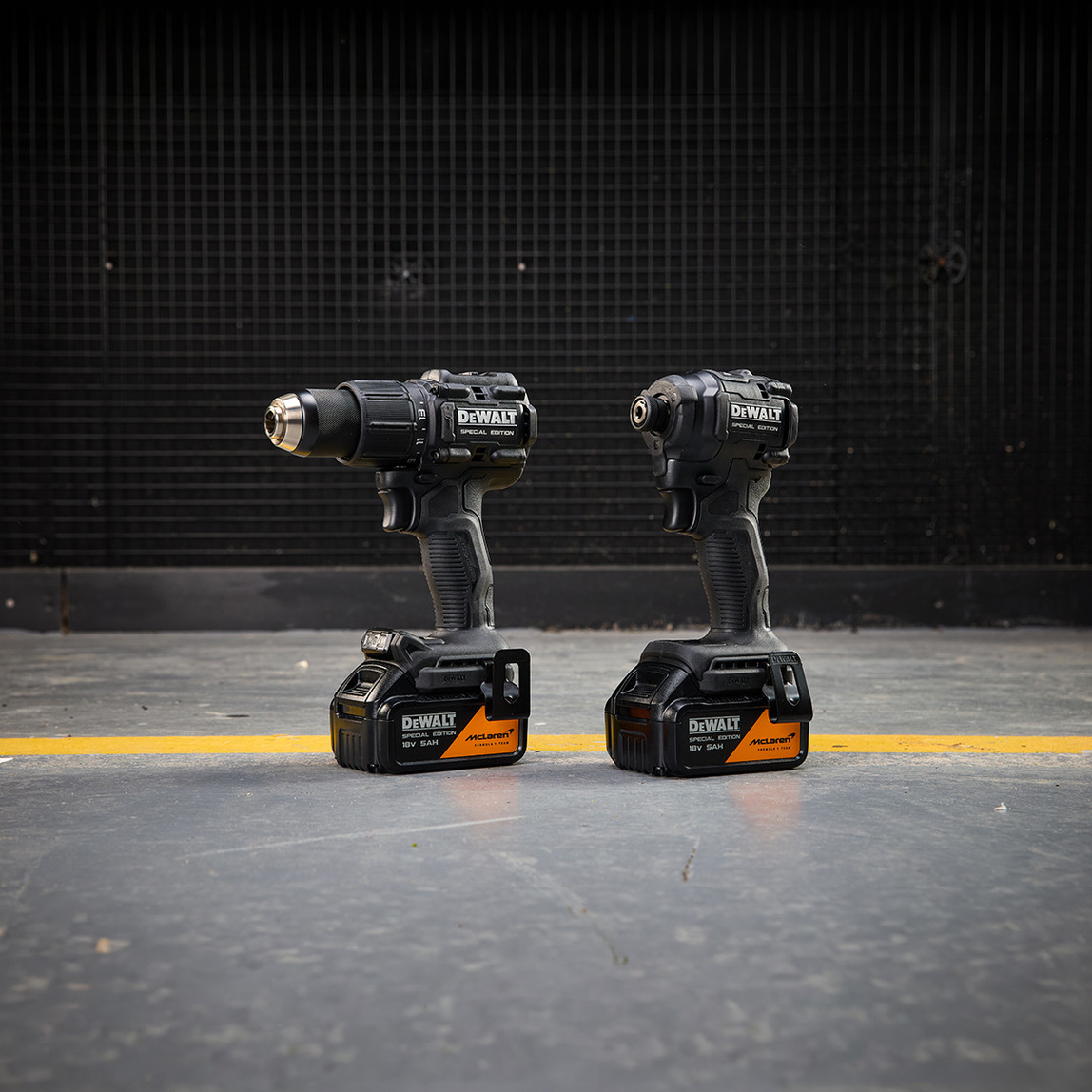    Dewalt DCK2222MP2T-QW Mclaren 2'li Şarjlı Vidalama ve Kömürsüz Akülü Darbeli Makine Seti (2x5Ah Akü) 