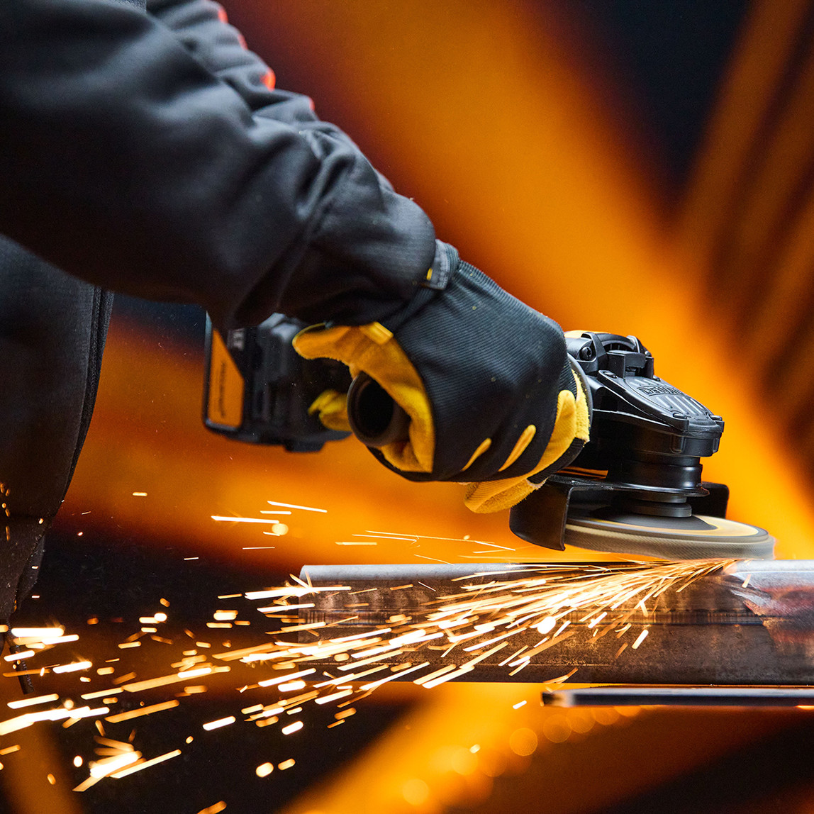    Dewalt Dcg45Mp2T-Qw Mclaren 125 mm Akülü Taşlama + 2x5 Ah Akü Set 