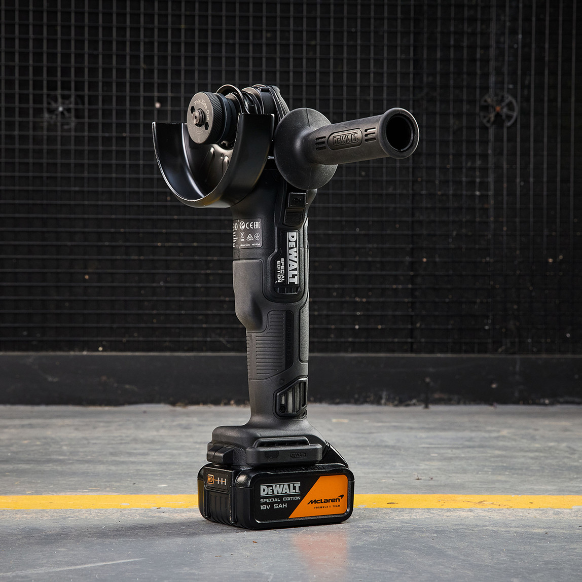    Dewalt Dcg45Mp2T-Qw Mclaren 125 mm Akülü Taşlama + 2x5 Ah Akü Set 