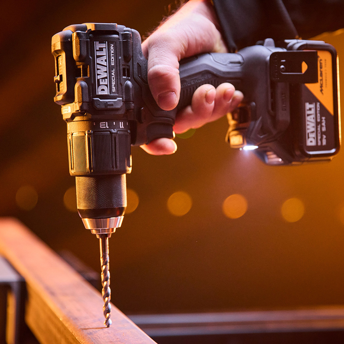    Dewalt Dck3222Mp2T-Qw Mclaren Üçlü Set + 2X5Ah Akü Set (Matkap + Taşlama + Somun Sıkma) 