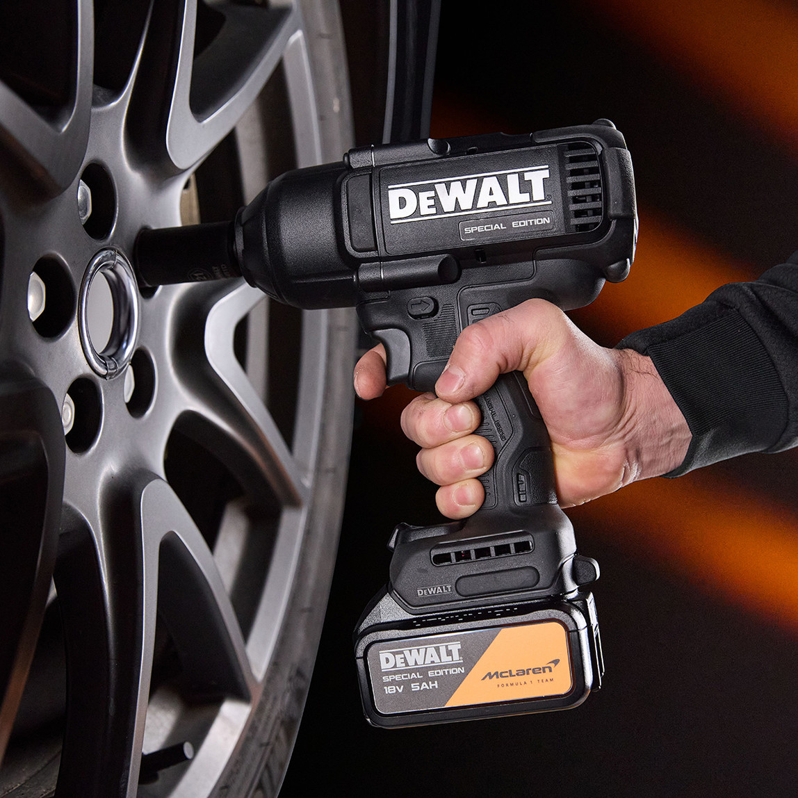    Dewalt Dck3222Mp2T-Qw Mclaren Üçlü Set + 2X5Ah Akü Set (Matkap + Taşlama + Somun Sıkma) 