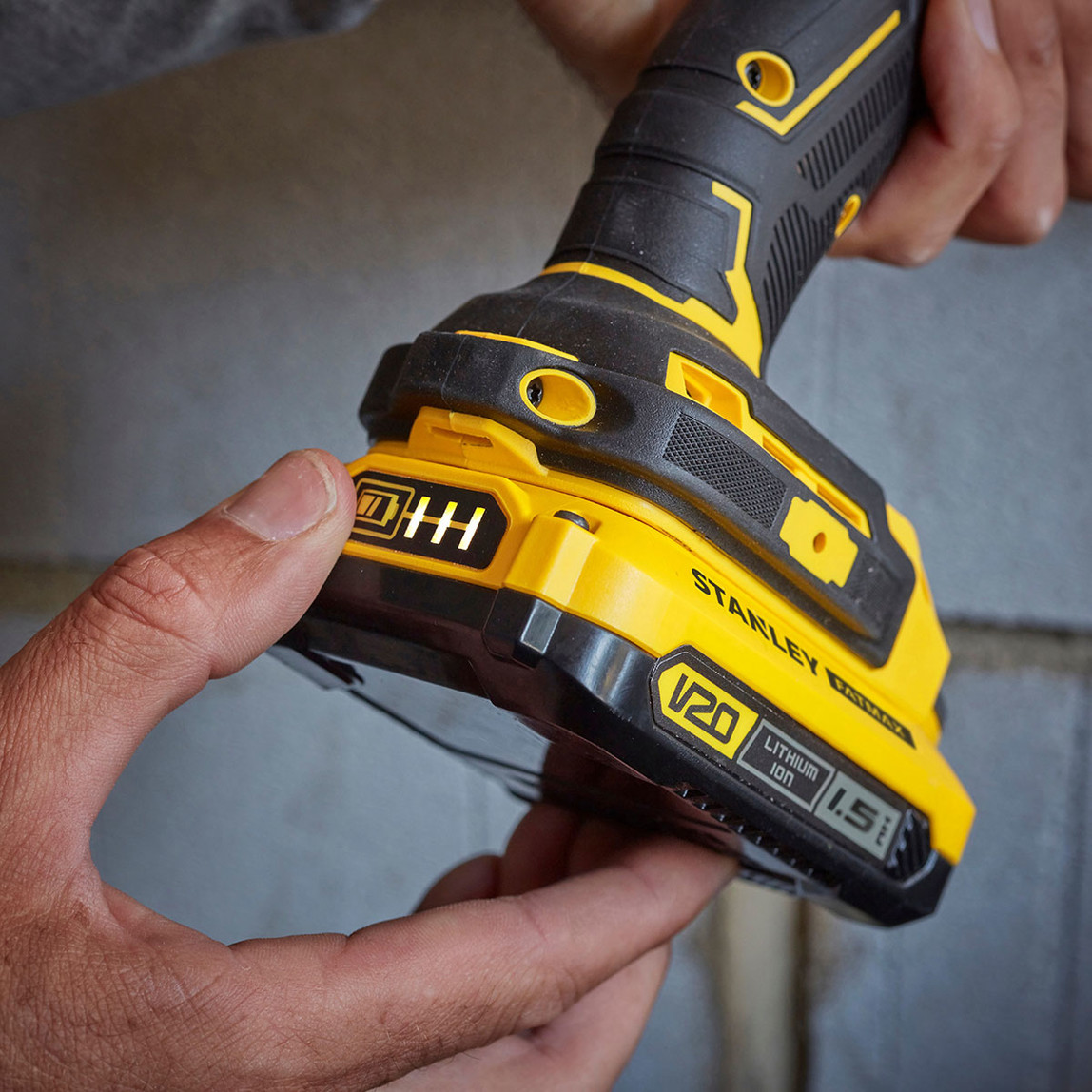    Stanley SBD715D2A  18V 60 Nm 2Ah Çift Akülü Kömürsüz Darbeli Matkap 