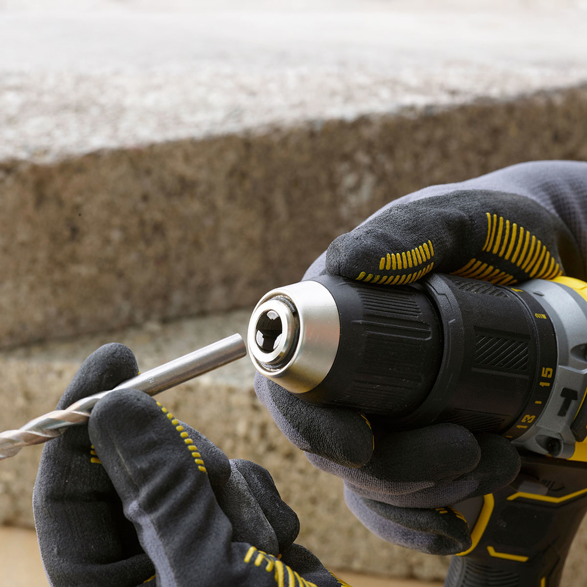    Stanley SBD715D2A  18V 60 Nm 2Ah Çift Akülü Kömürsüz Darbeli Matkap 