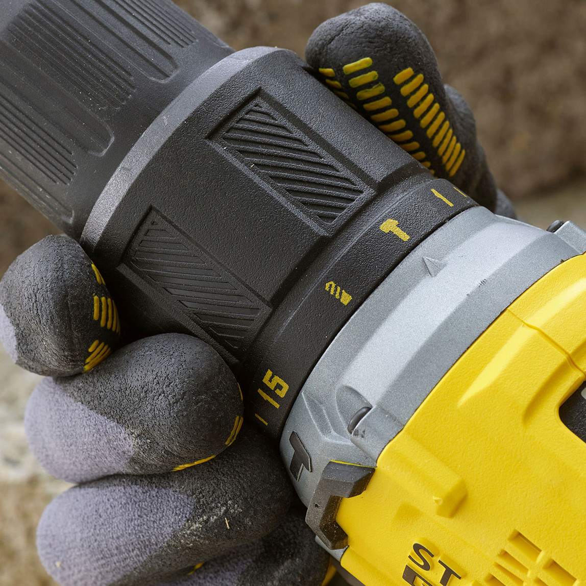    Stanley SBD715D2A  18V 60 Nm 2Ah Çift Akülü Kömürsüz Darbeli Matkap 