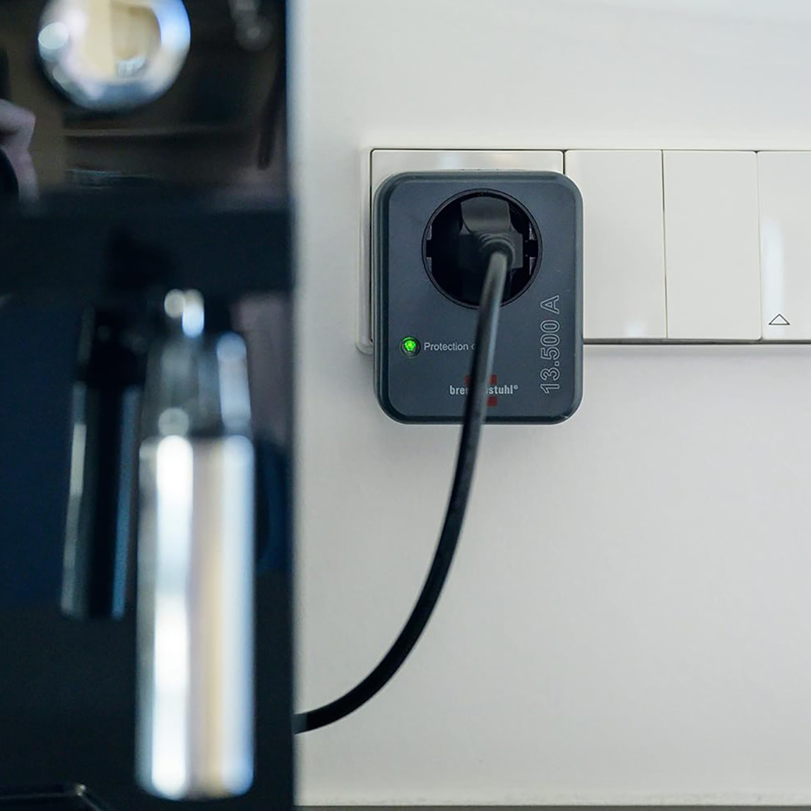    Brennenstuhl Primera Line 13.500 mAh Tekli Akım Korumalı Priz Siyah 