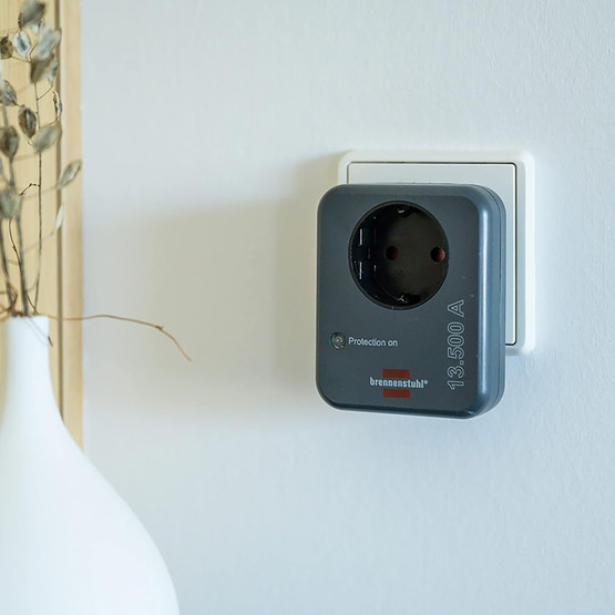 Brennenstuhl Primera Line 13.500 mAh Tekli Akım Korumalı Priz Siyah