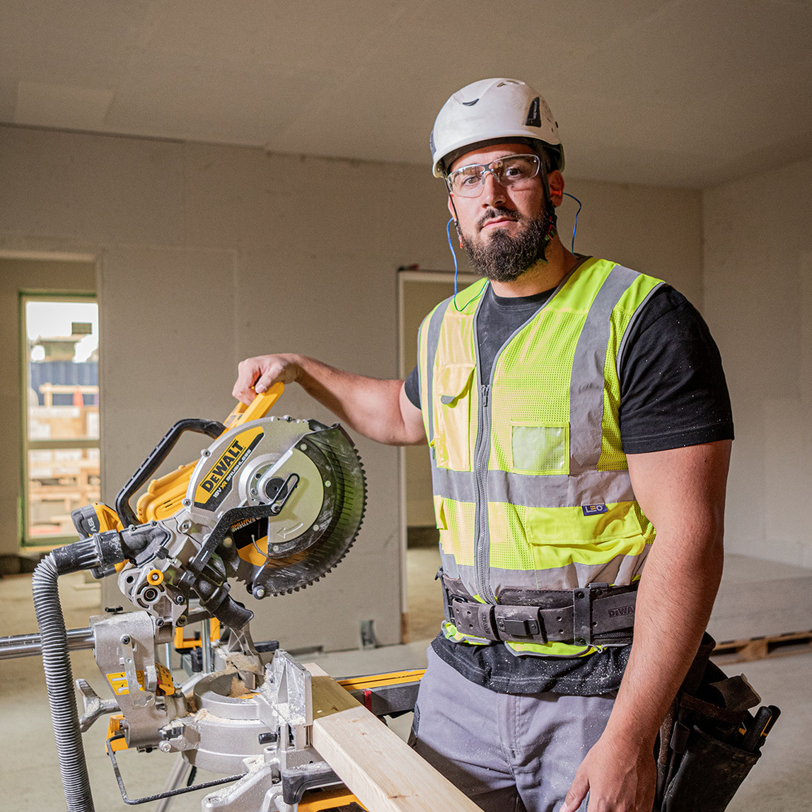    Dewalt 18V 305 mm Kayar Solo Gönye Testere (Akü ve Şarj Cihazı Dahil Değildir.) 