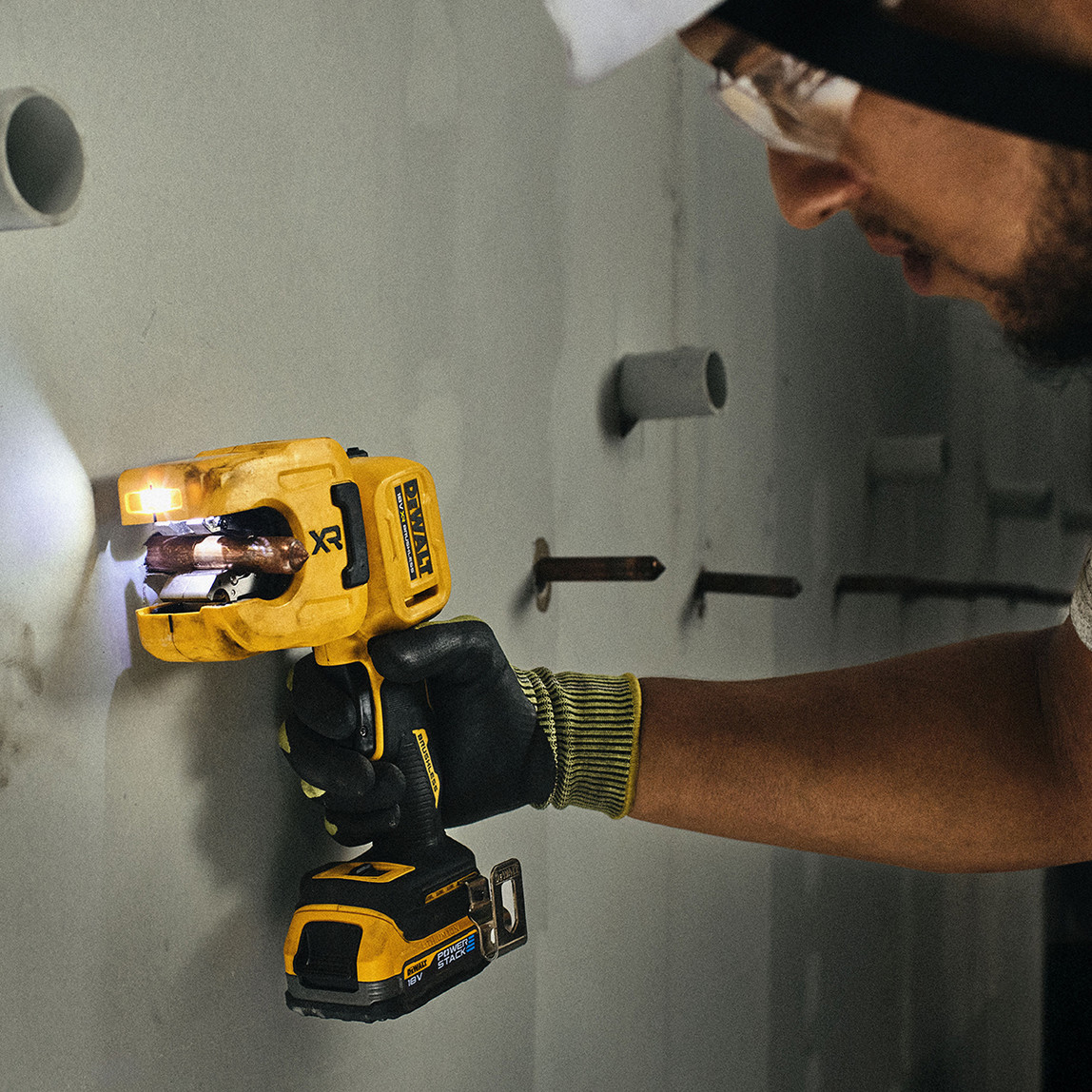    Dewalt 18V Solo Bakır Boru Kesme Makinesi (Akü ve Şarj Cihazı Dahil Değildir.) 
