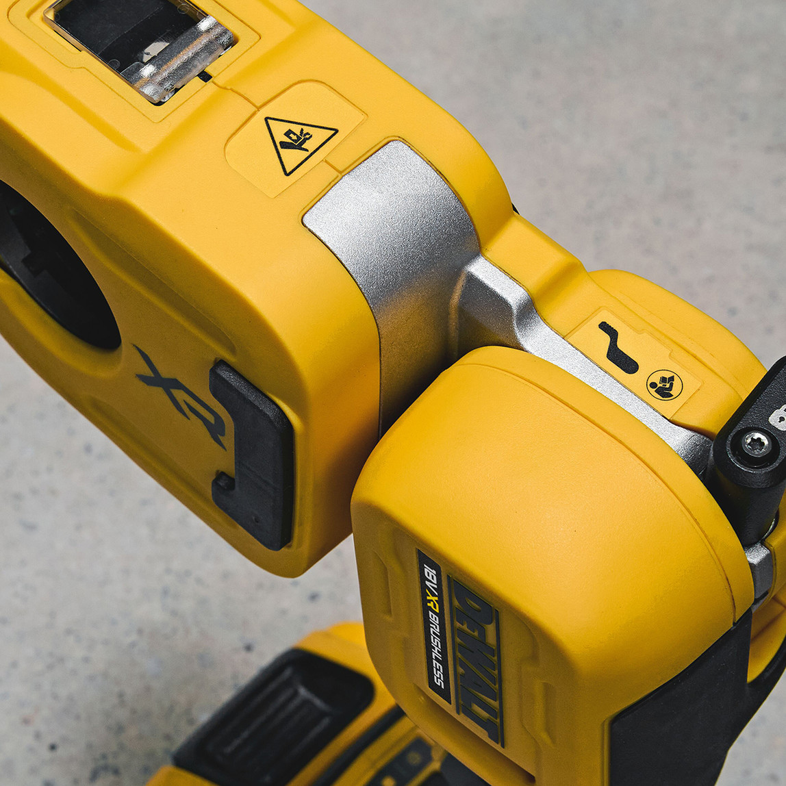    Dewalt 18V Solo Bakır Boru Kesme Makinesi (Akü ve Şarj Cihazı Dahil Değildir.) 