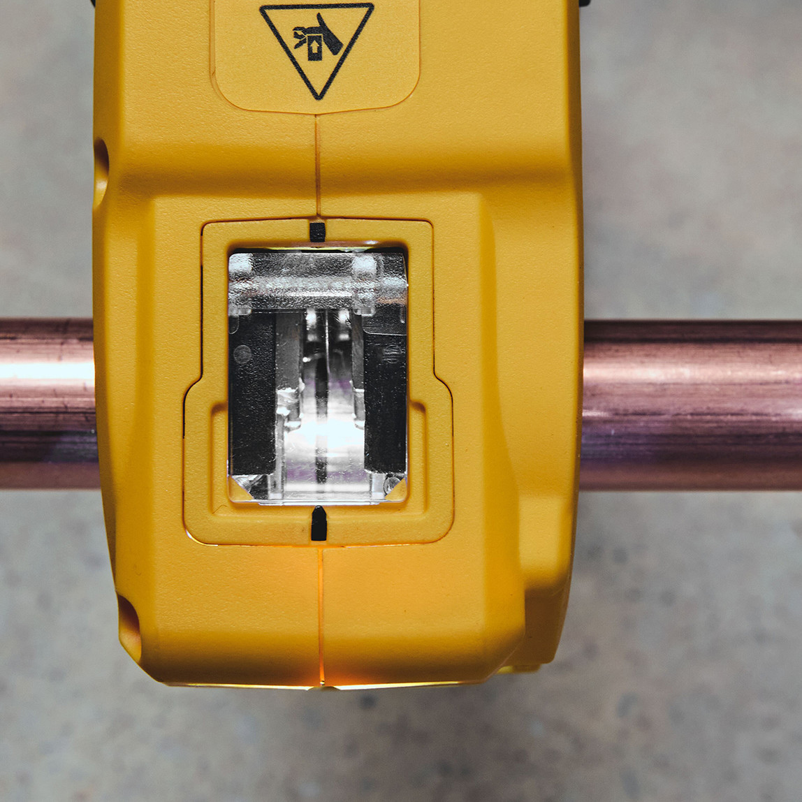    Dewalt 18V Solo Bakır Boru Kesme Makinesi (Akü ve Şarj Cihazı Dahil Değildir.) 
