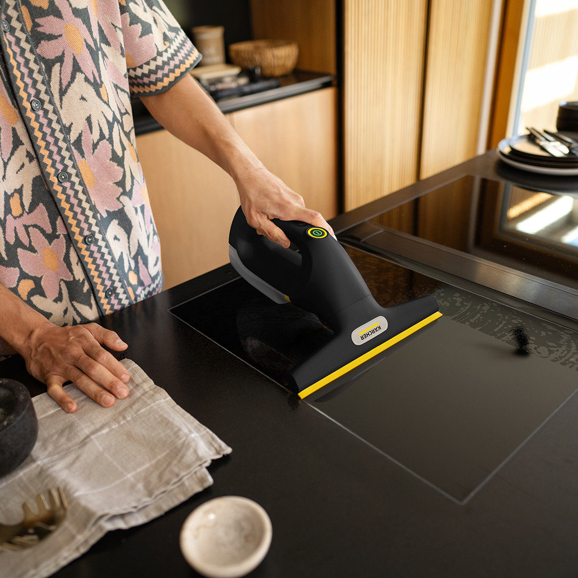    Karcher WV 3 Comfort Black Edition Şarjlı Cam Temizleyici ve Yüzey Temizleyici 