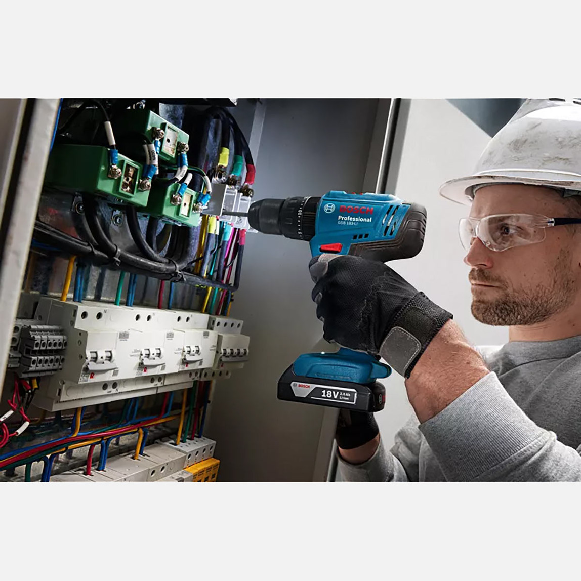    Bosch GSB183-LI 2.0 Ah 43 Parça Uç Setli Profesyonel Çift Akülü Vidalama
 